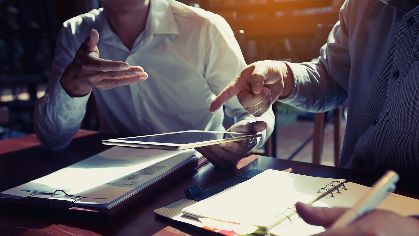 Conversation detective agency client Discussion of the situation between the detective agency and the client